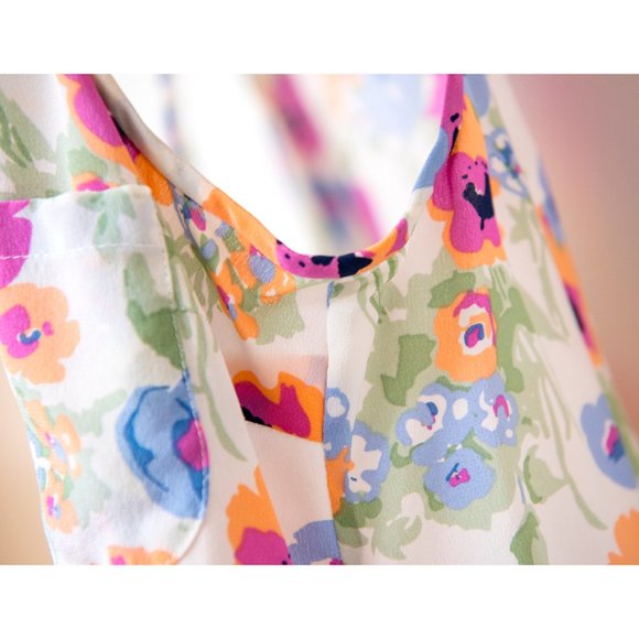 Joie 100% Silk Cream Floral Print Sleeveless Blouse size XS - Picture 3 of 8